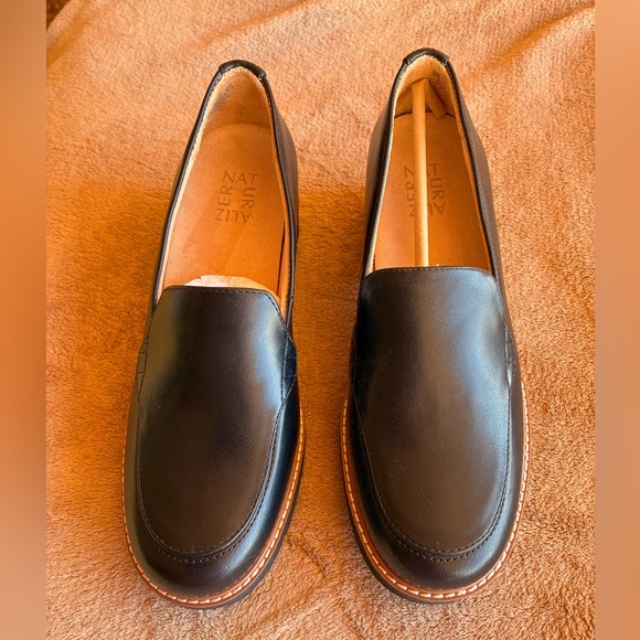 NWOT Naturalizer Black CABARET LOAFERS
Size 8.5 - Picture 6 of 12